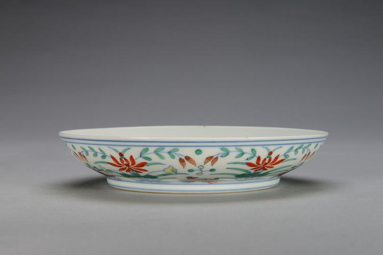 斗彩鹭鸶莲花纹盘