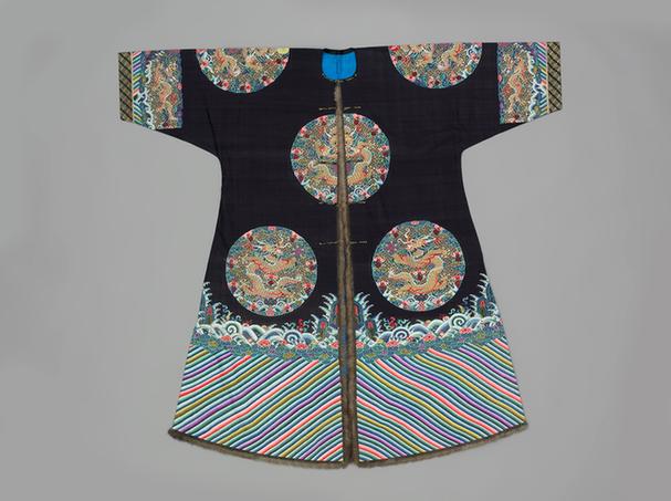 石青色缂丝八团万字云蝠寿金龙纹灰鼠皮边女龙褂