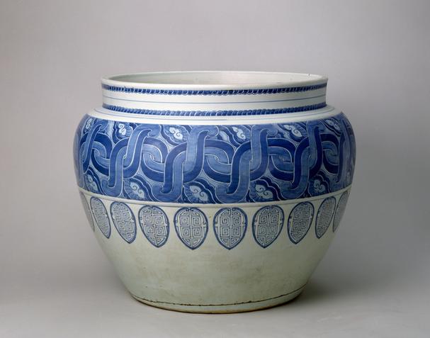 青花古铜纹钵缸