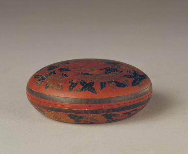 宣德款戗金彩漆牡丹纹圆盒