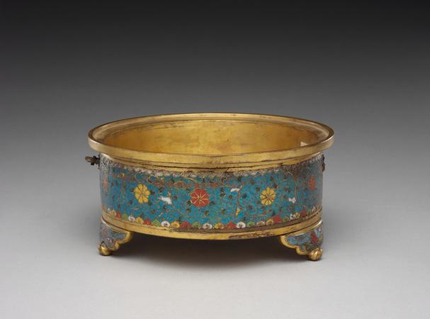 景泰款掐丝珐琅缠枝花卉纹三足炉