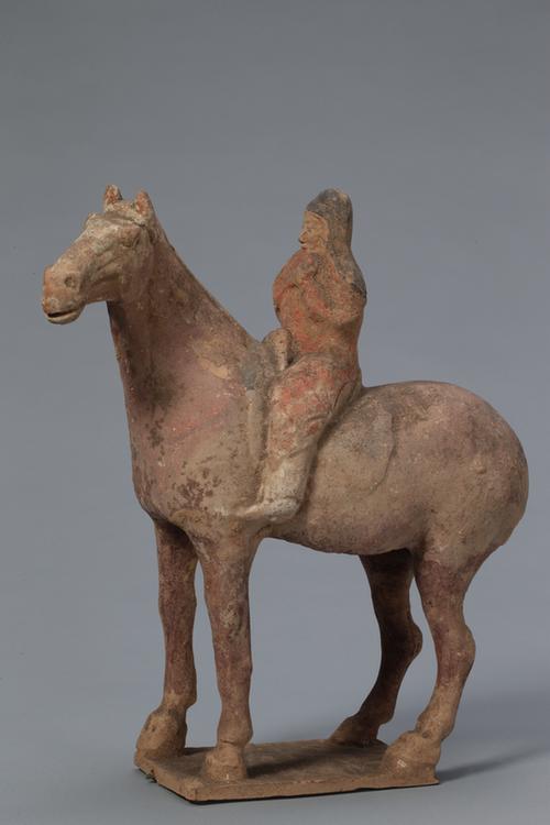 陶骑马伎乐俑