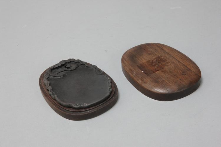 端石雕云蝠随形砚