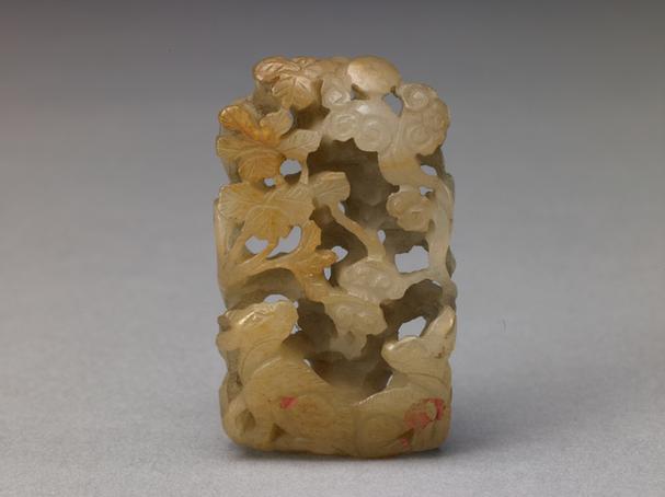 白玉镂雕双兔佩