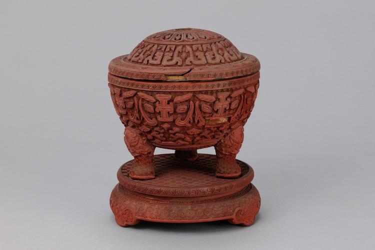 剔红三事-兽面纹带座双耳三足盖炉