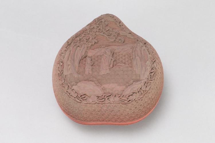 剔红八仙纹桃式盒