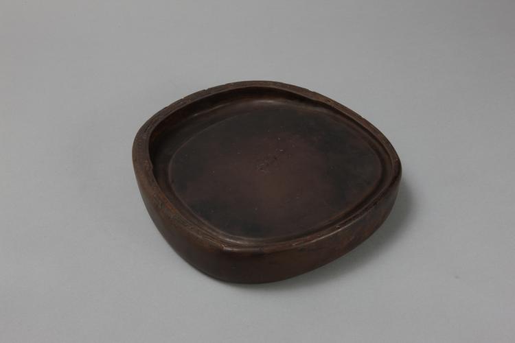 端石雕双螭椭圆砚