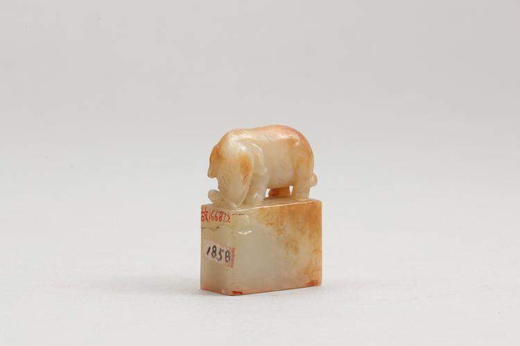 象纽“律中南吕”长方印