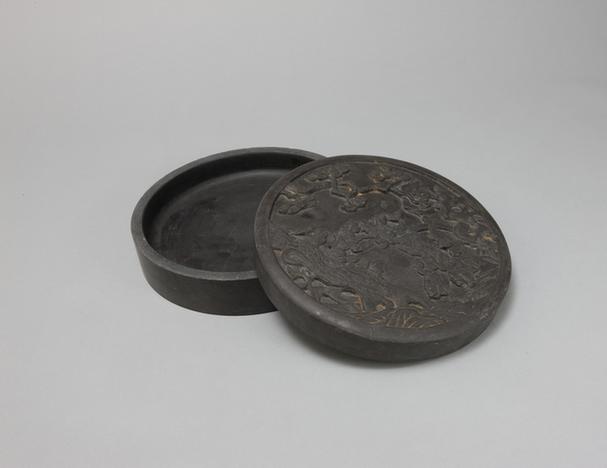 端石雕婴戏图带盖圆形墨海