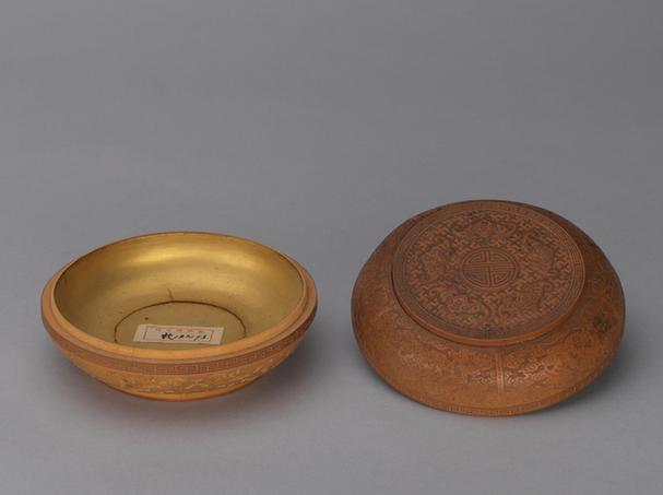 文竹五蝠捧寿纹圆盒