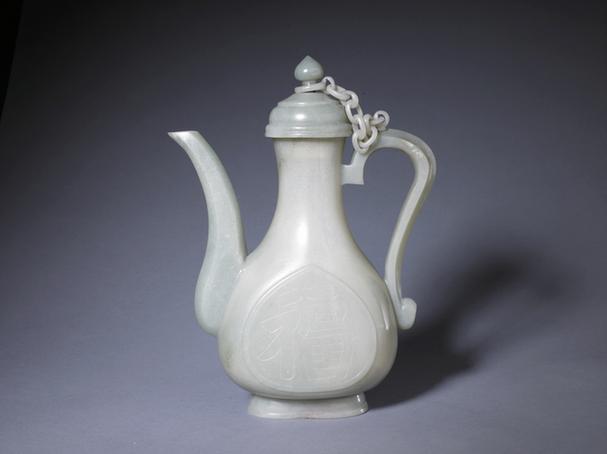 青玉福寿字带链执壶