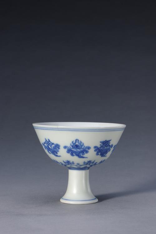 成化款青花杂宝纹高足碗