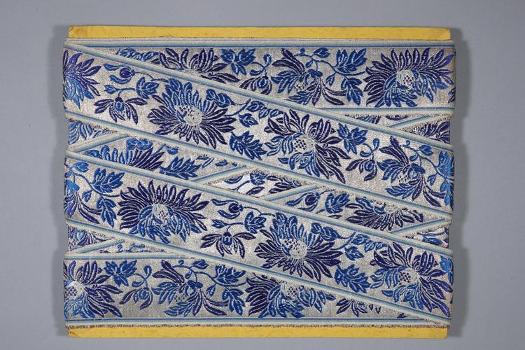 银地三蓝九花纹绦