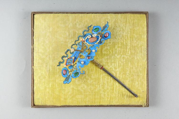 点翠镶料珠福桃如意纹头花