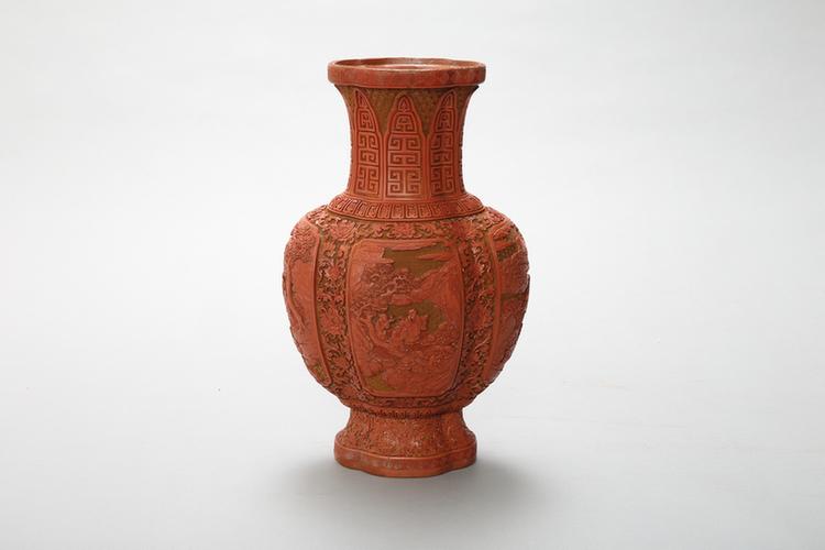 剔红缠枝莲纹开光山水人物图海棠式瓶