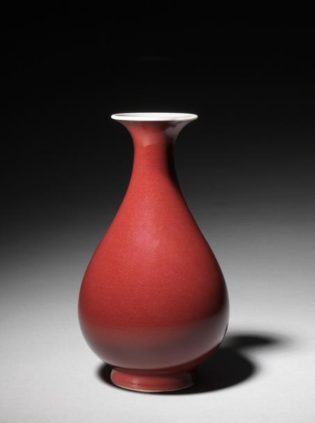 乾隆款祭红釉玉壶春瓶