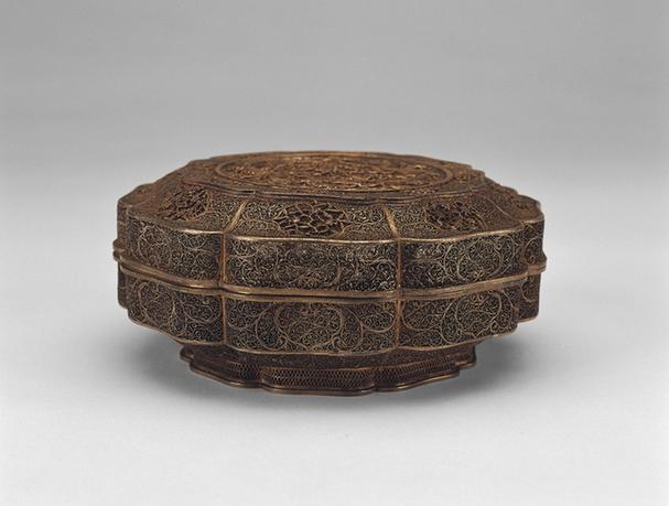 银累丝双龙纹葵瓣式盒