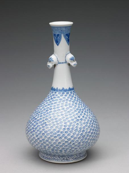 青花双兽耳直颈撇口瓶