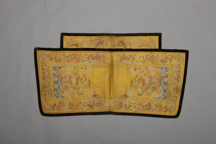 黄色缎绣金龙海水纹鞍韂