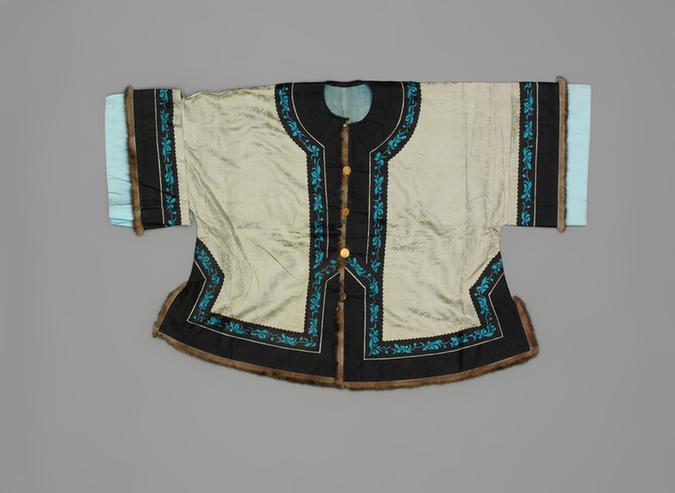 驼色锦纹暗花缎貂皮边对襟夹马褂