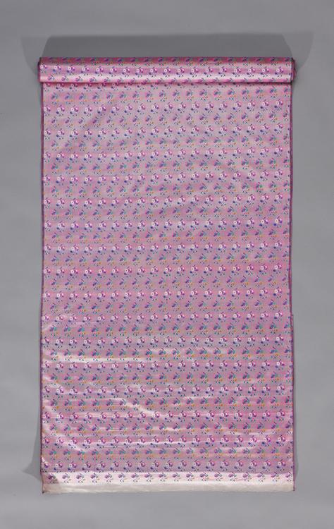 银灰色龟背折枝花纹广缎