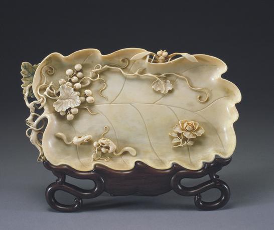 象牙雕松鼠葡萄图洗