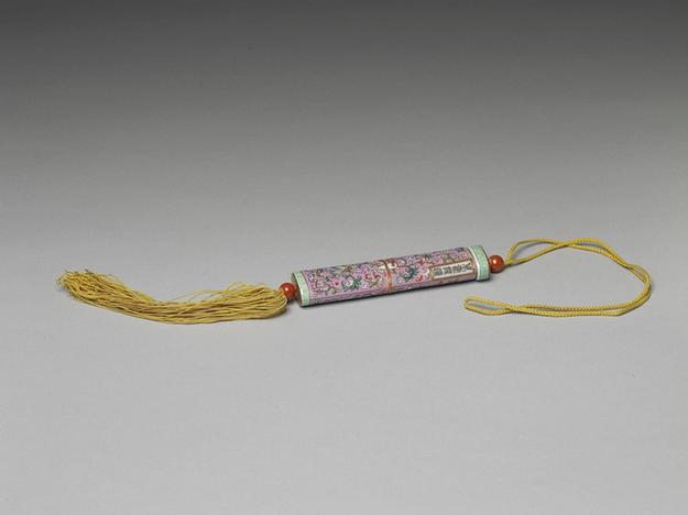 粉红地粉彩缠枝花卉瓷牙签筒-3