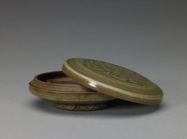 耀州窑青釉刻花盖盒