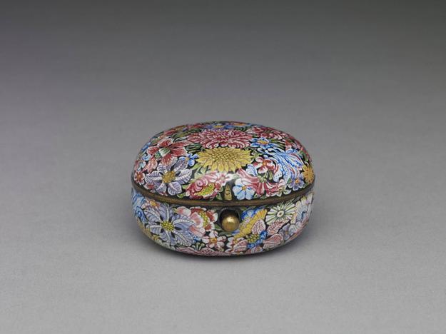 画珐瑯花卉椭圆盒