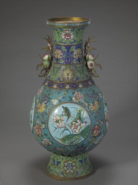 掐丝珐琅开光四季花鸟图桃耳瓶