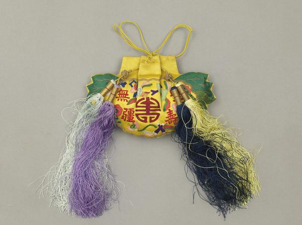 黄色缎钉绫绣圣寿无疆纹活计-荷包