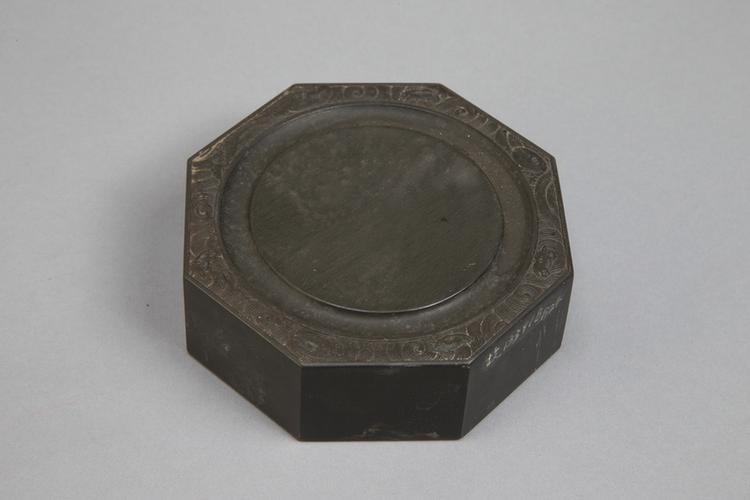 御铭歙石仿唐八棱砚