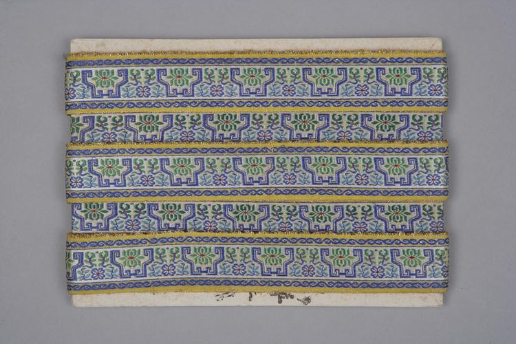 花景地织金梅花瑞草汉纹绦