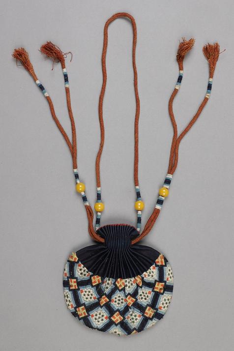 红青色缎口铺绒斜方格万字朵花纹椭圆荷包