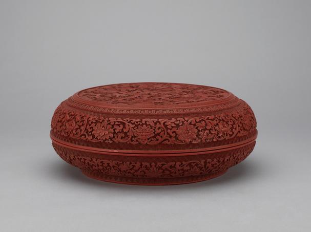 剔红海水龙珠缠枝莲八宝纹鼓式盒