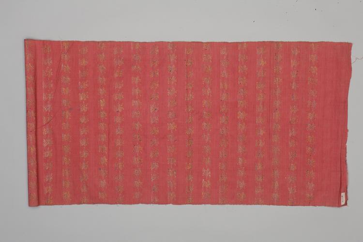 紫色地花鸟纹回回锦