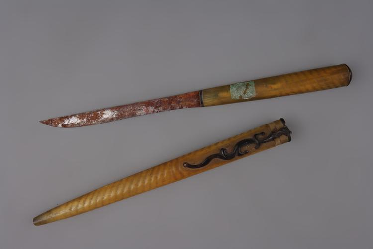 牛角镶玳瑁鞘刀