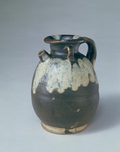 鲁山窑黑釉蓝斑壶