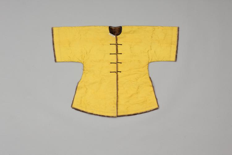 明黄色江山万代纹暗花江绸貂皮端罩