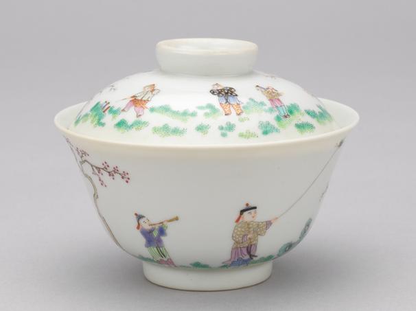 粉彩婴戏图盖碗