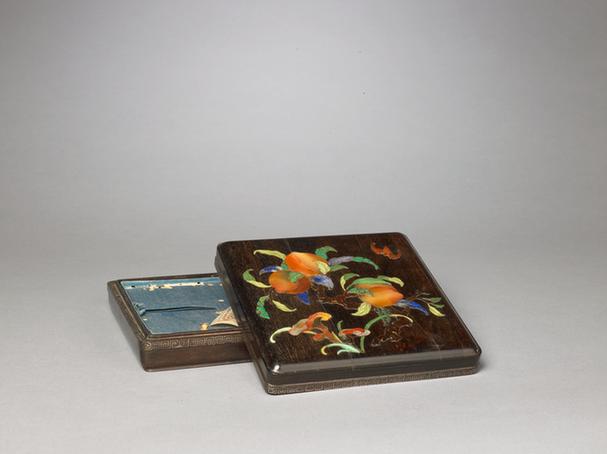 紫檀镶嵌灵桃纹方盒