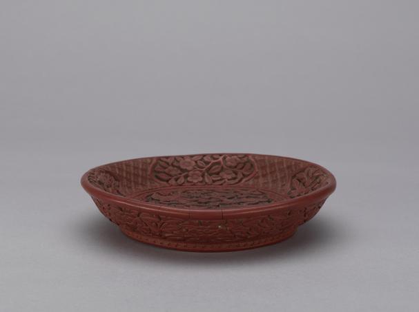 宣德款剔红凤纹圆盘