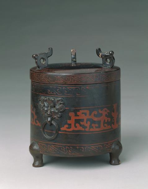 描彩漆夔龙纹奁