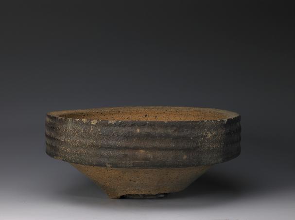 钧窑天蓝釉菊瓣碗