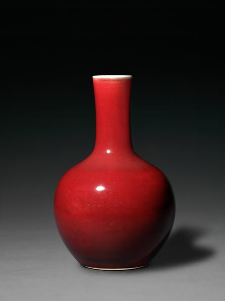祭红釉天球瓶
