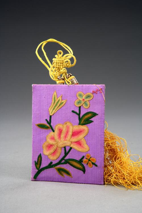 雪灰色缎平金钉线绣玉堂富贵纹活计-镜子