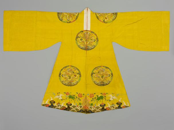 明黄色十团彩云金龙鹤鹿纹妆花纱男帔