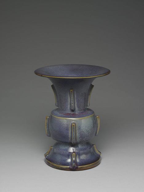 钧窑丁香紫瓷尊