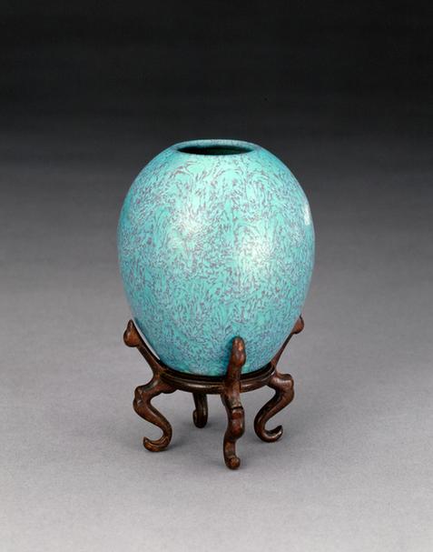 乾隆款炉钧釉莲子式水丞