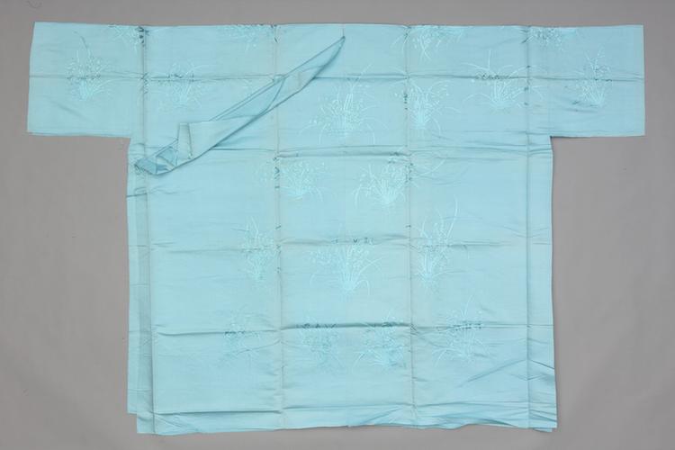 湖色绸绣本色墩兰纹袍料